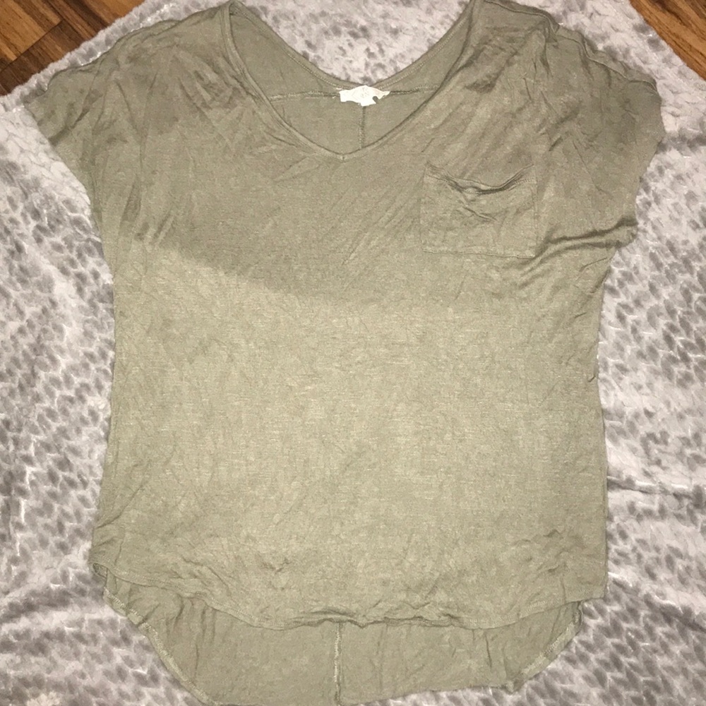 Tee shirt with pocket